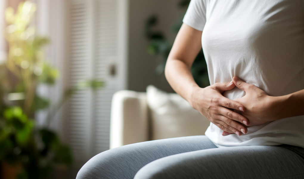 personne-assise-torse-mains-relaxation